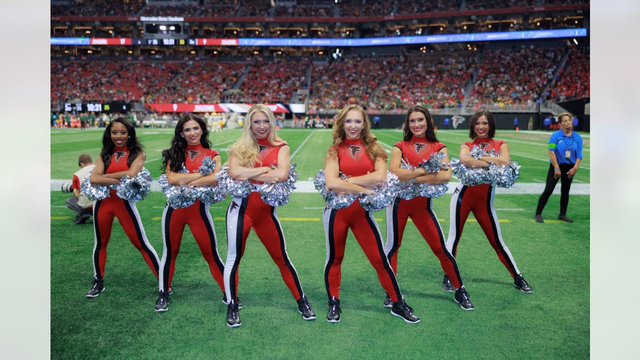 Buccaneer Cheerleaders Get New Uniforms for 2018 Season - Bucs Report