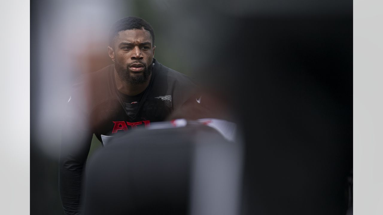 Atlanta Falcons cornerback Darren Hall (34) prays before an NFL football  game against the Detroit Lions, Sunday, Dec. 26, 2021, in Atlanta. The  Atlanta Falcons won 20-16. (AP Photo/Danny Karnik Stock Photo - Alamy