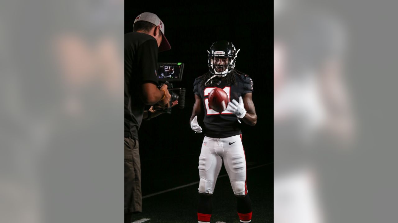 Behind-the-Scenes: Falcons Throwback Jersey Shoot