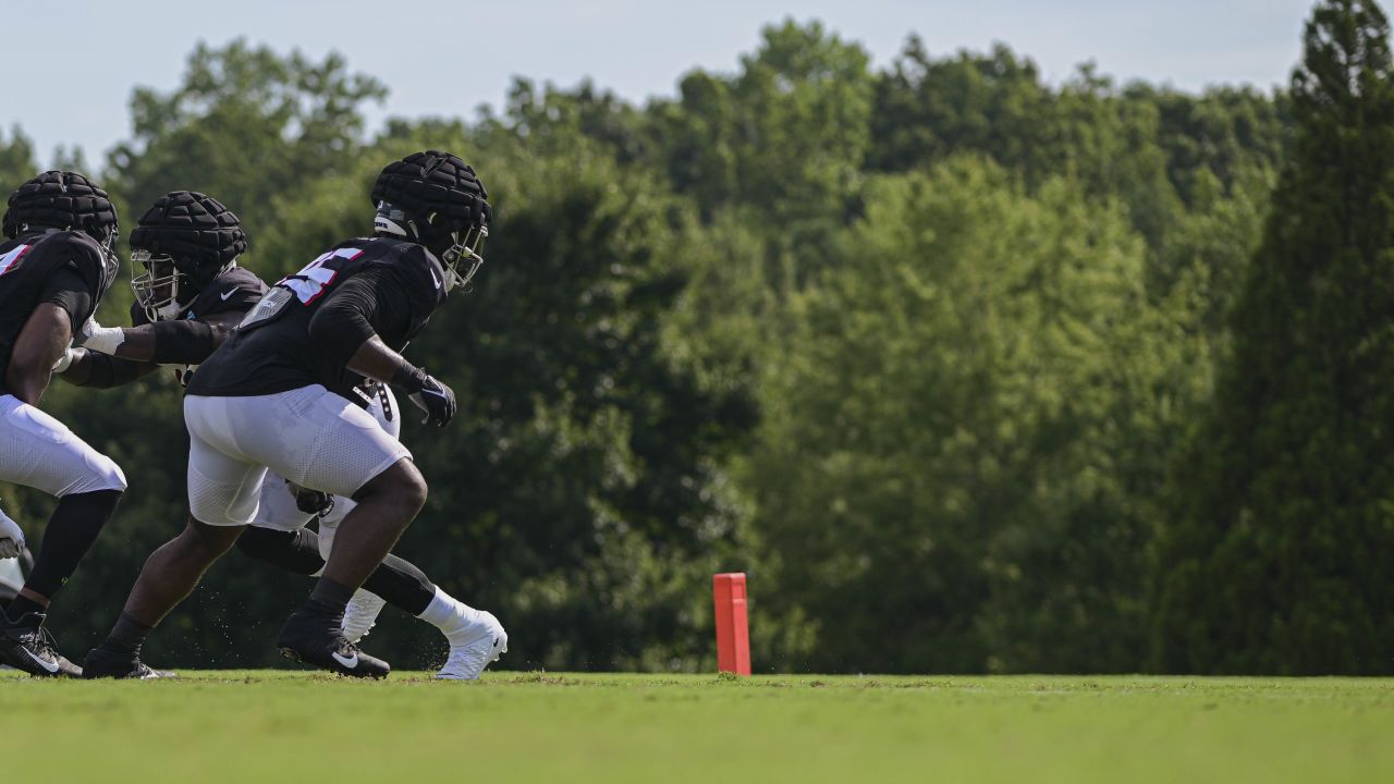 Camp report: A heavier DeAngelo Malone focused on technique, Marcus  Mariota, Feleipe Franks, Cordarrelle Patterson and more from Falcons  practice