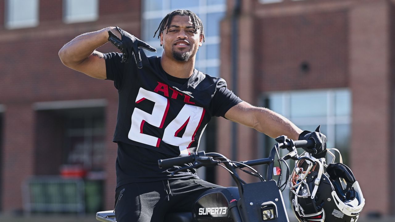 Makeup, Maturity & Clutch Gene: Why Atlanta Falcons Believe in Desmond  Ridder - Sports Illustrated Atlanta Falcons News, Analysis and More