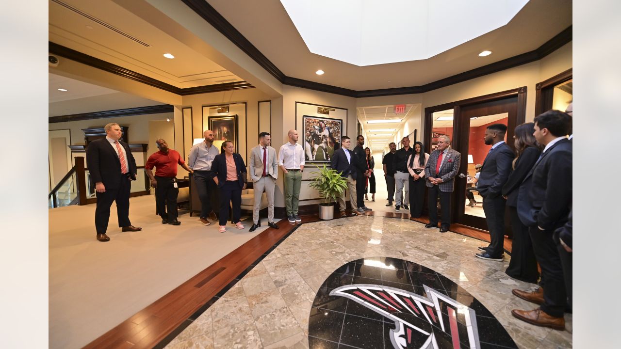 X 上的Atlanta Falcons：「The calm before the storm. A look inside the Falcons'  War Room. #atldraft  / X