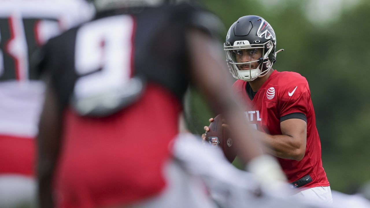 Falcons name Marcus Mariota starting quarterback after first day of  training camp 