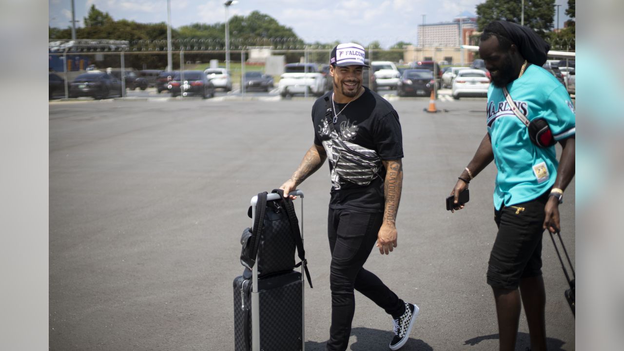 Falcons players wear pearls boarding team plane to Miami