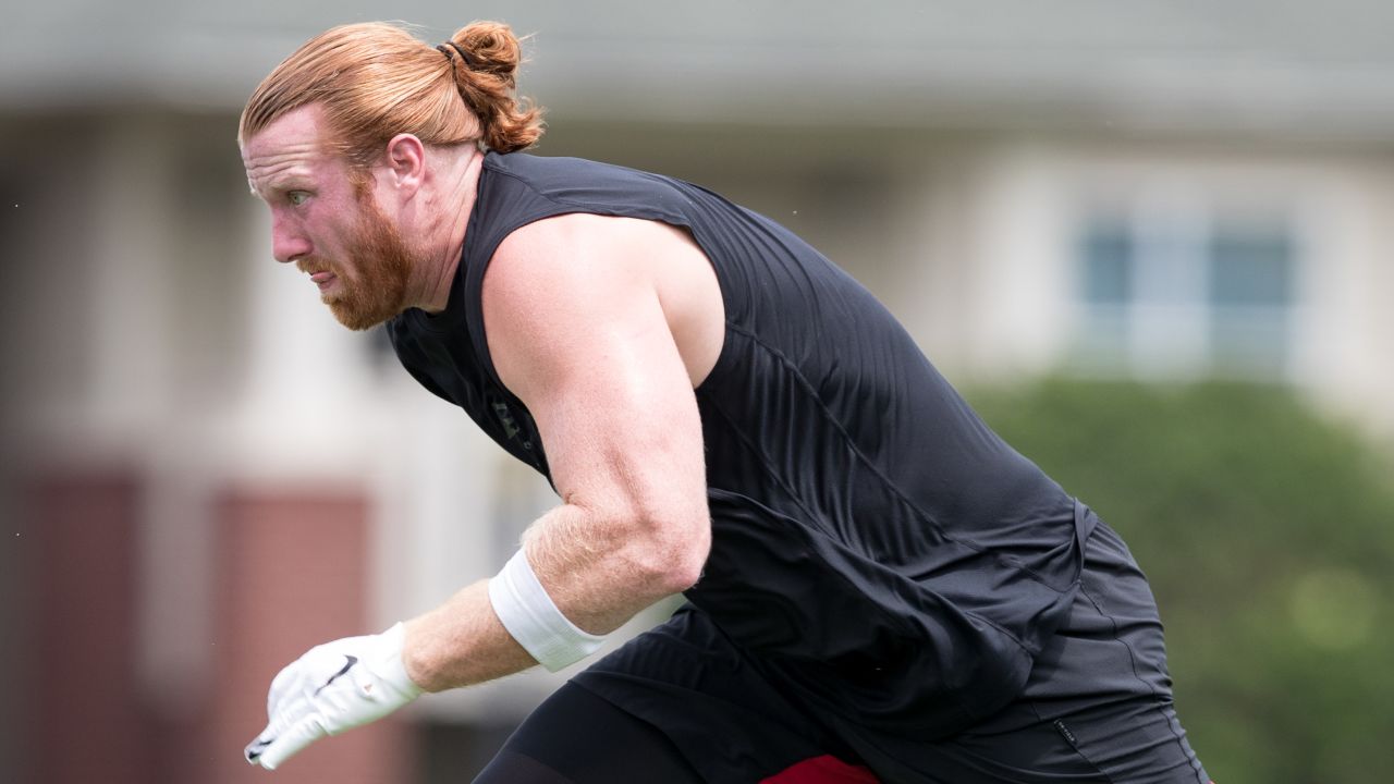 Atlanta Falcons tight end Hayden Hurst (81) and offensive tackle