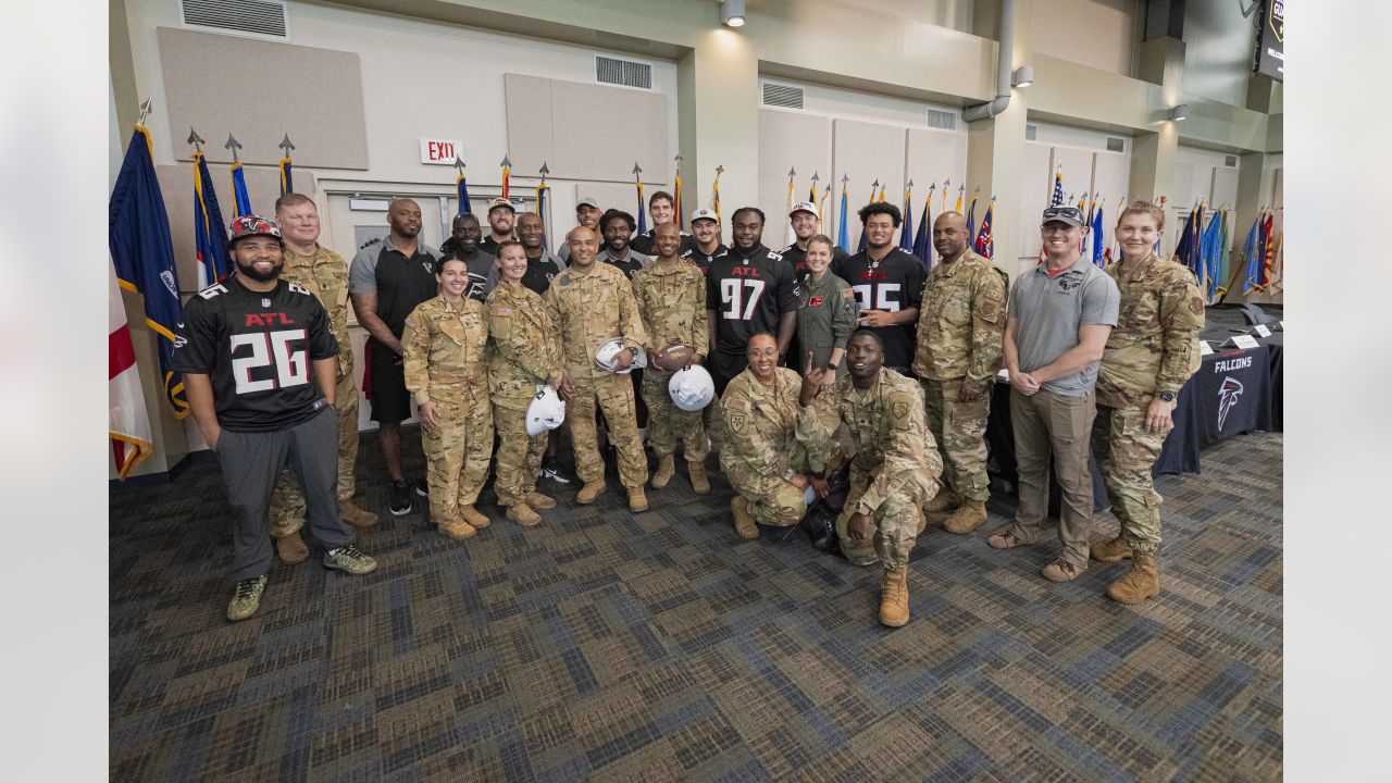 Falcons players and Legends visit Georgia National Guard