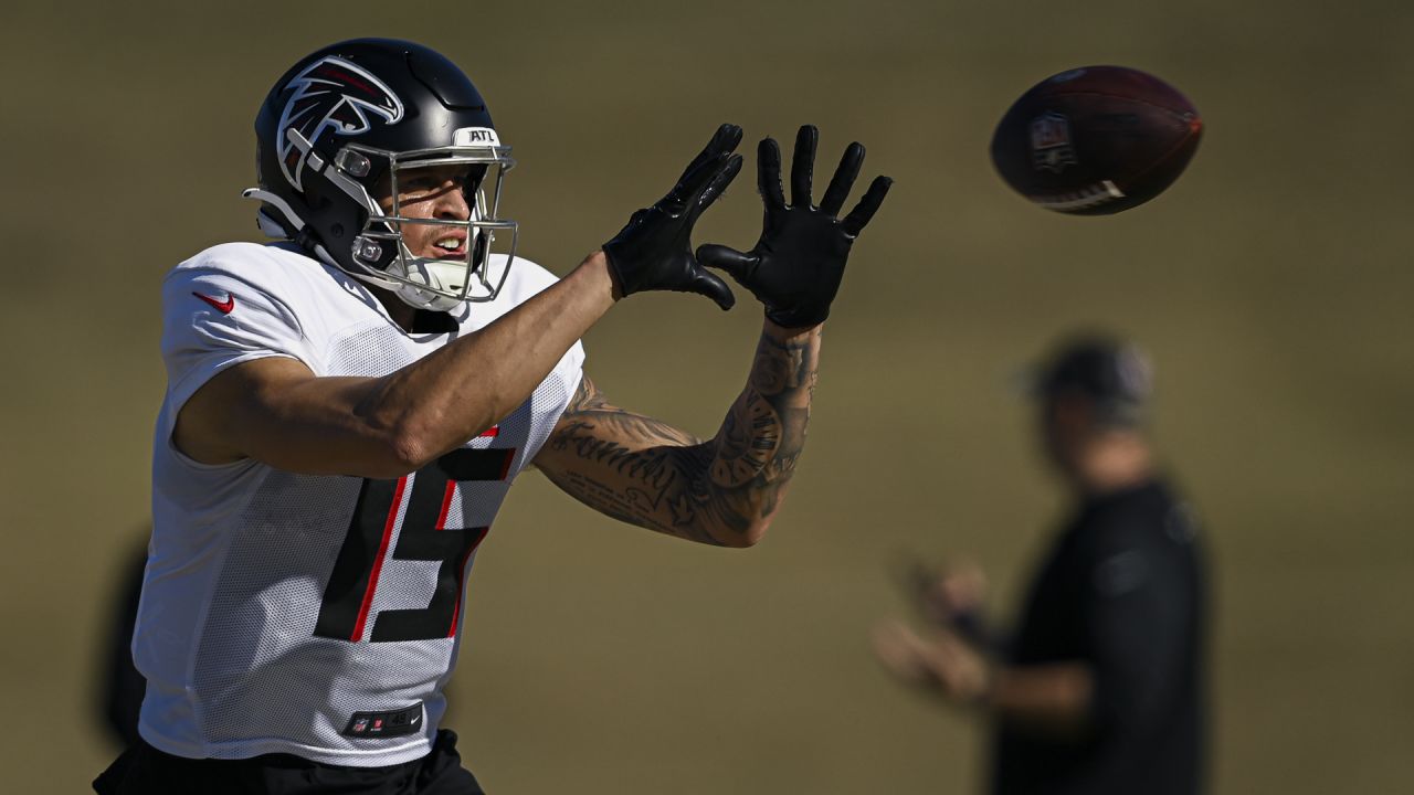 Atlanta Falcons tight end Kyle Pitts (8) catches a pass during NFL football  practice in Watford, England, Friday, Oct. 8, 2021. The Atlanta Falcons are  preparing for an NFL regular season game