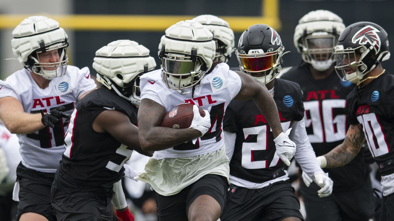 Atlanta Falcons Training Camp: Desmond Ridder Impresses, Bijan Robinson  Bounces Back - Sports Illustrated Atlanta Falcons News, Analysis and More