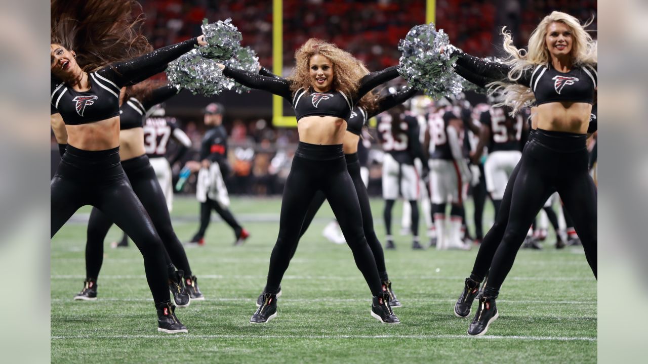 Eagles Cheerleaders on Gameday: New Orleans Saints