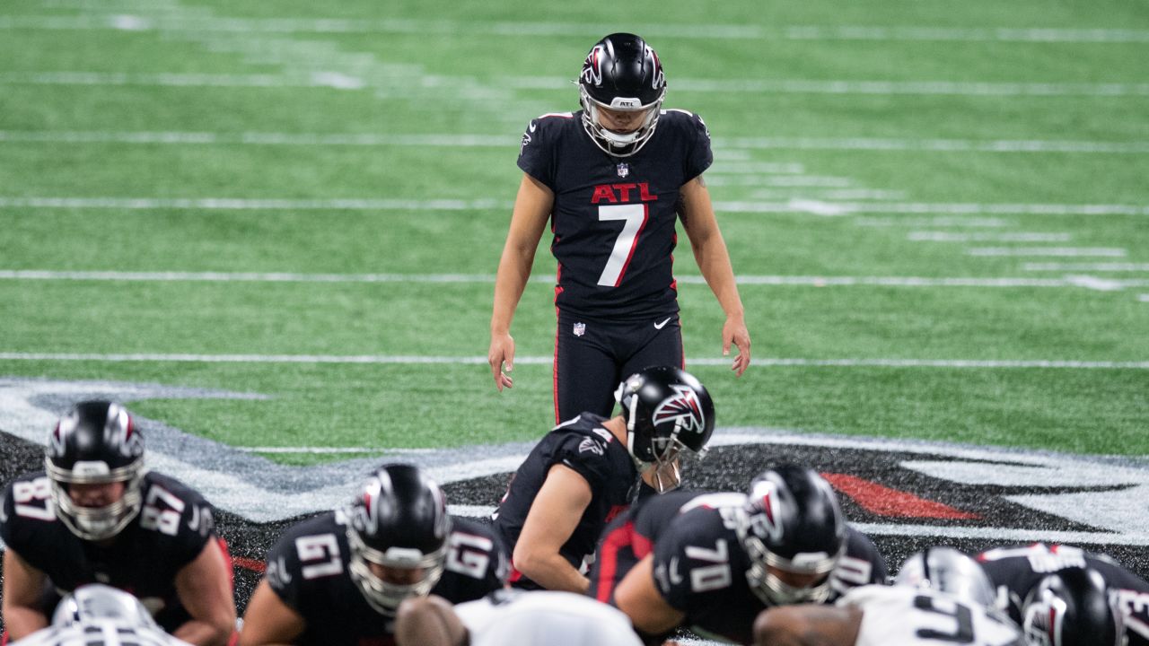 Atlanta Falcons punter Sterling Hofrichter (4) watches his kick during an  NFL football game against the Los Angeles Chargers, Sunday, December 13,  2020, in Inglewood, Calif. (AP Photo/Peter Joneleit Stock Photo - Alamy