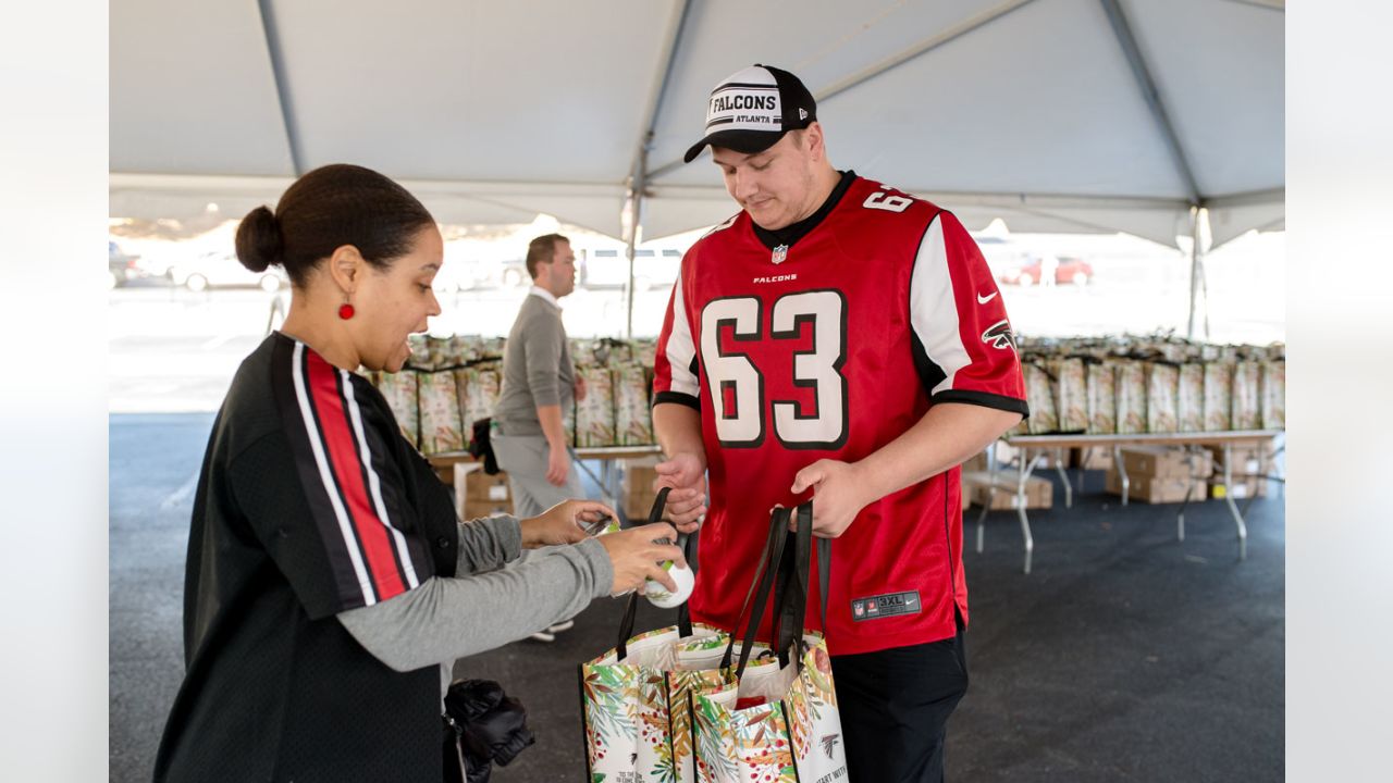 Walter Payton NFL Man of the Year nominee Chris Lindstrom surprises Best  Buddy with Super Bowl tickets