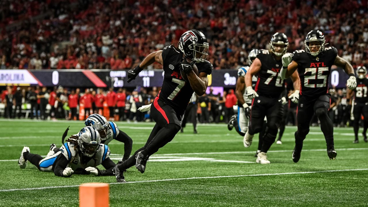 San Francisco 49ers guard Jaylon Moore (76) lines up during the second half  of an NFL football game against the Atlanta Falcons, Sunday, Oct. 16, 2022,  in Atlanta. The Atlanta Falcons won