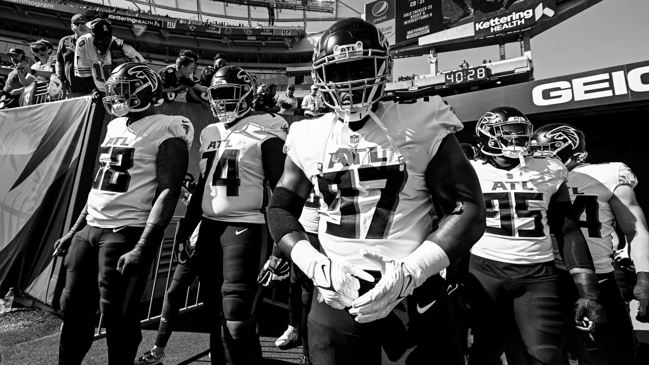 EAST RUTHERFORD, NJ - AUGUST 22: Atlanta Falcons quarterback Marcus Mariota  (1) during the National Football League game between the New York Jets and  the Atlanta Falcons on August 22, 2022 at