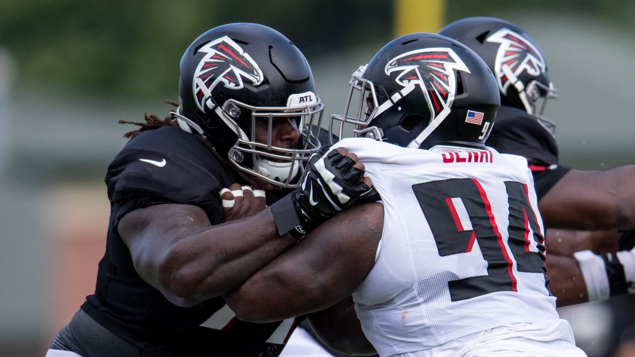 Atlanta Falcons offensive guard James Carpenter (77) takes the