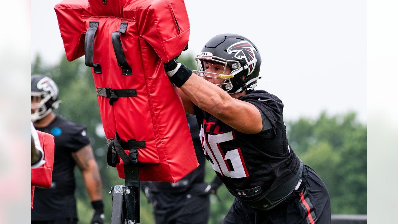 Deion Jones: 'getting back into the groove' at AT&T Training Camp