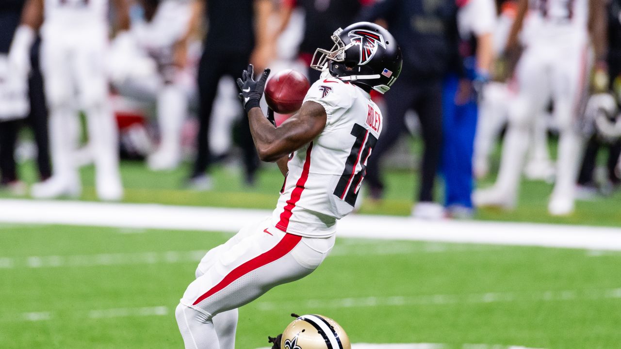 New Orleans Saints vs. Atlanta Falcons . NFL Game. American Football League  match. Silhouette of professional player celebrate touch down. Screen in b  Stock Photo - Alamy