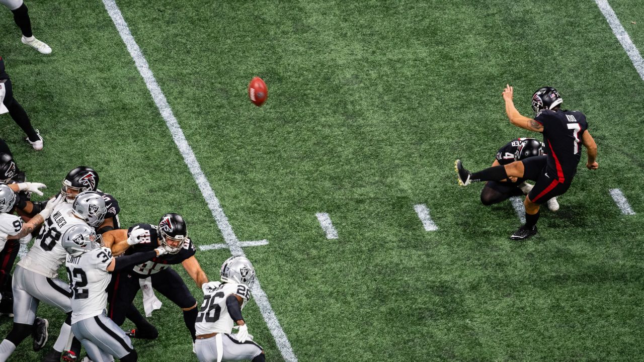 Atlanta Falcons punter Sterling Hofrichter (4) watches his kick during an  NFL football game against the Los Angeles Chargers, Sunday, December 13,  2020, in Inglewood, Calif. (AP Photo/Peter Joneleit Stock Photo - Alamy