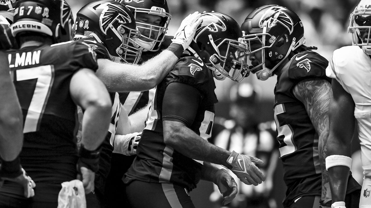 Monochrome Monday  Falcons vs Chargers