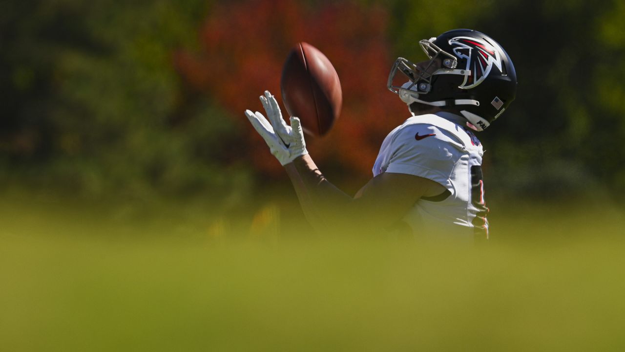 Atlanta Falcons wide receiver Jared Bernhardt (83) runs with the ball  against the New York Jets