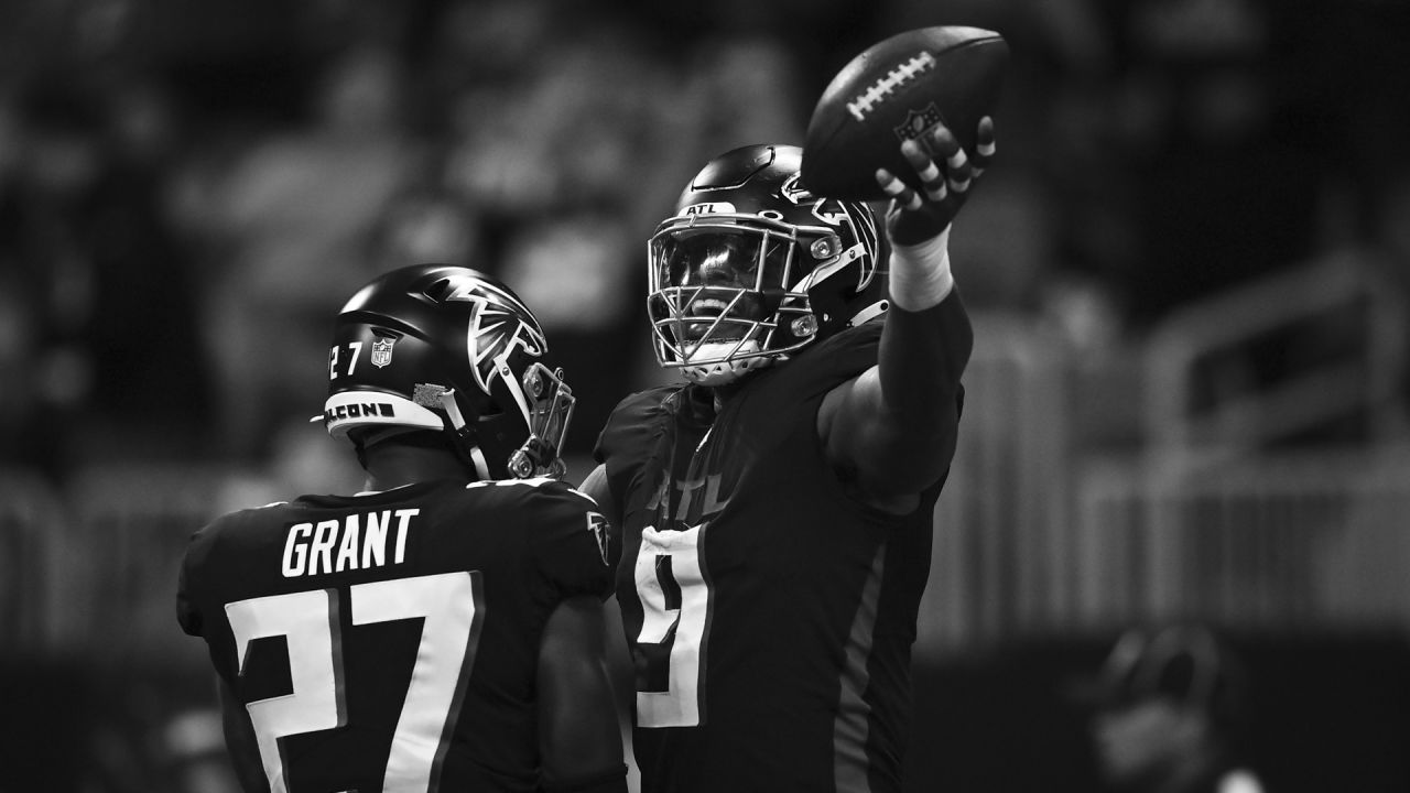 Atlanta Falcons linebacker Lorenzo Carter (9) runs during an NFL