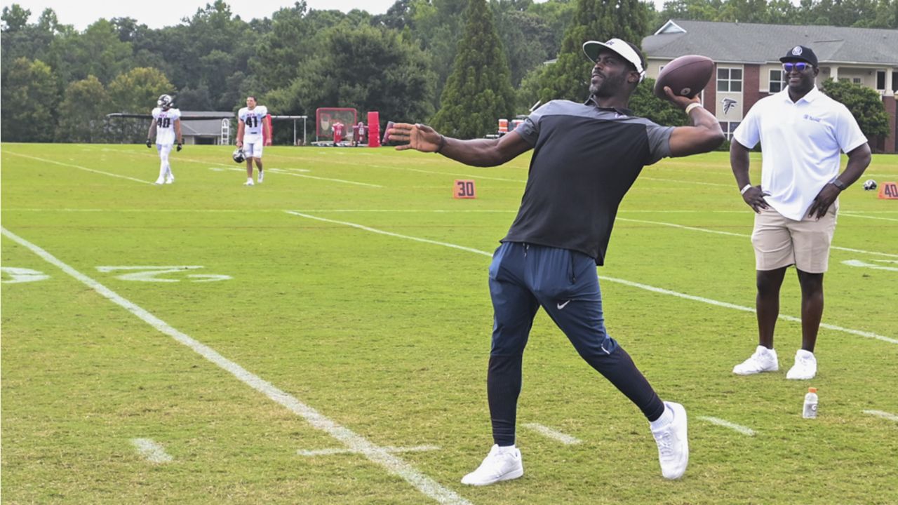 Michael Vick of the Atlanta Falcons throws a pass against the Green