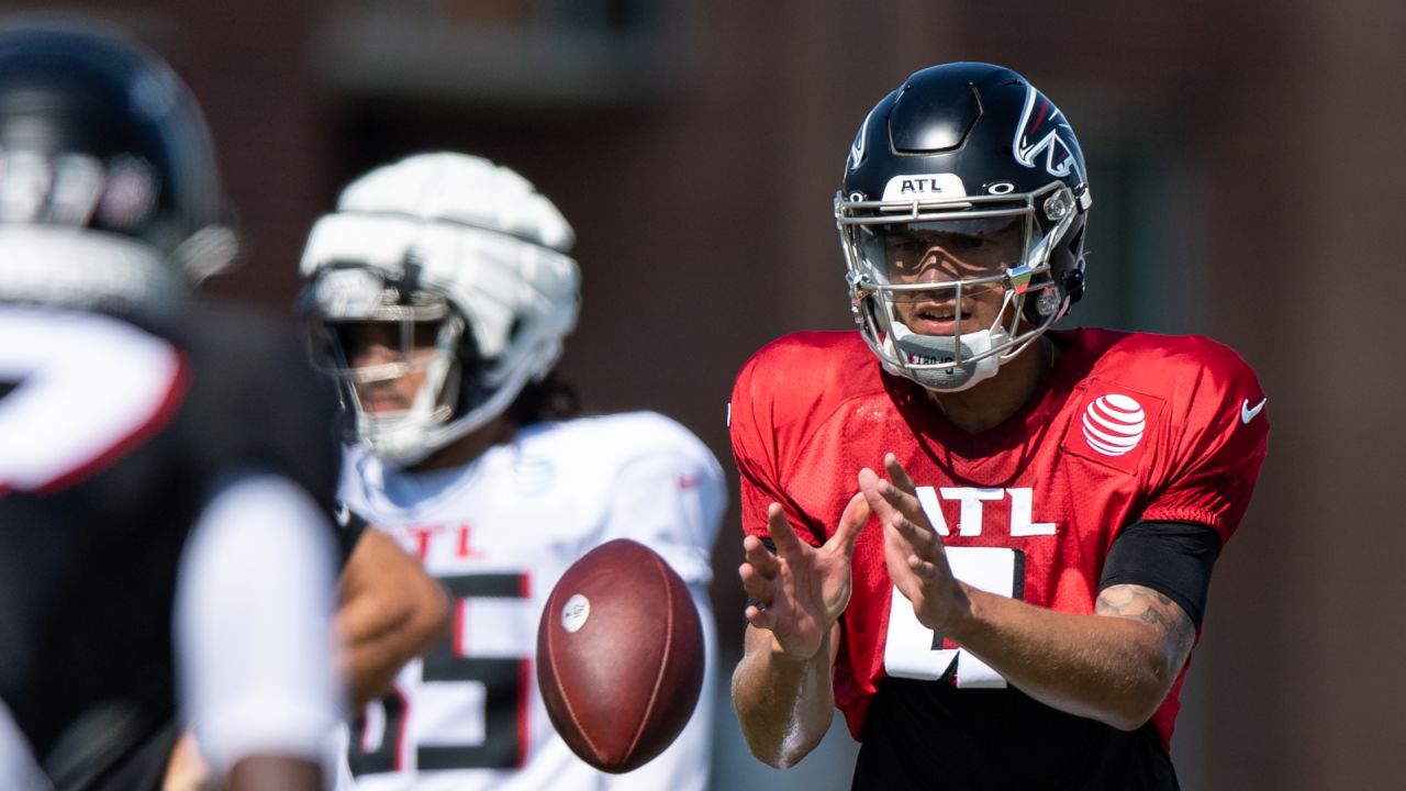 Falcons' Matthew Bergeron getting 'lessons' from David Onyemata, Grady  Jarrett