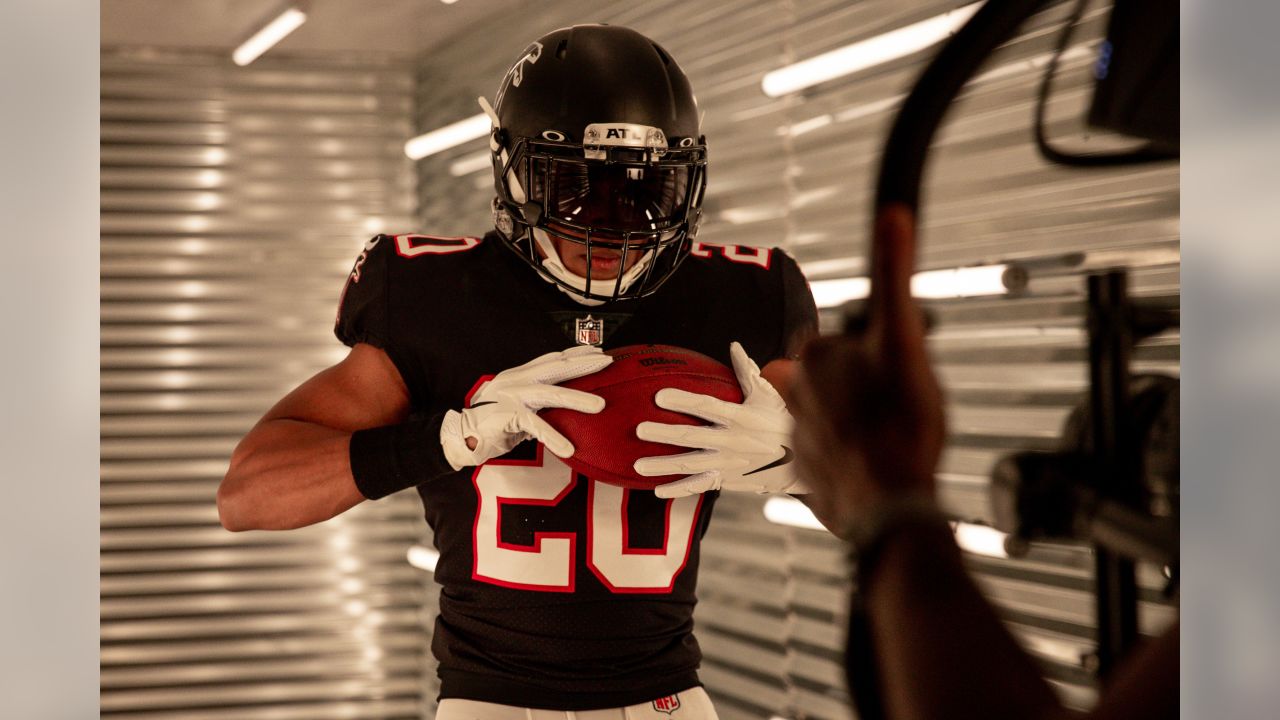 Behind-the-Scenes: Falcons Throwback Jersey Shoot