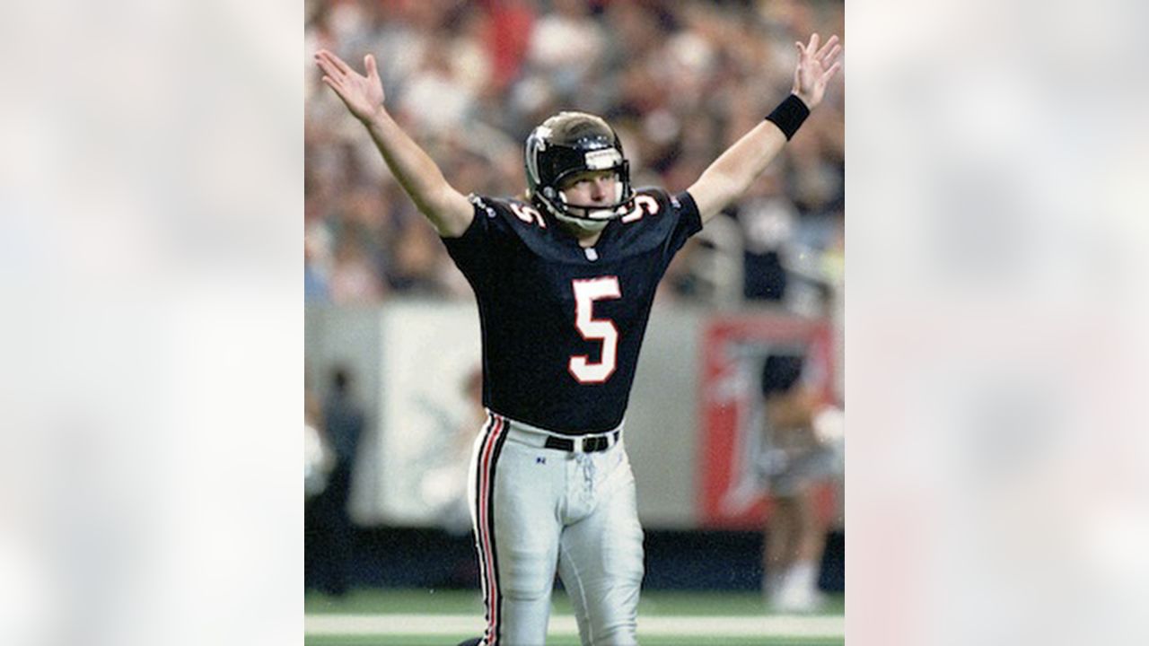 Former New Orleans Saints placekicker Morten Andersen, left is