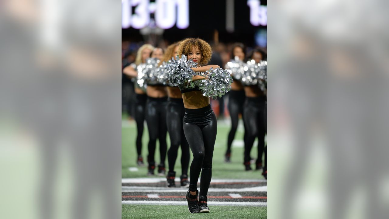 PHOTOS: Cheerleaders on Gameday - Falcons vs. New York Giants