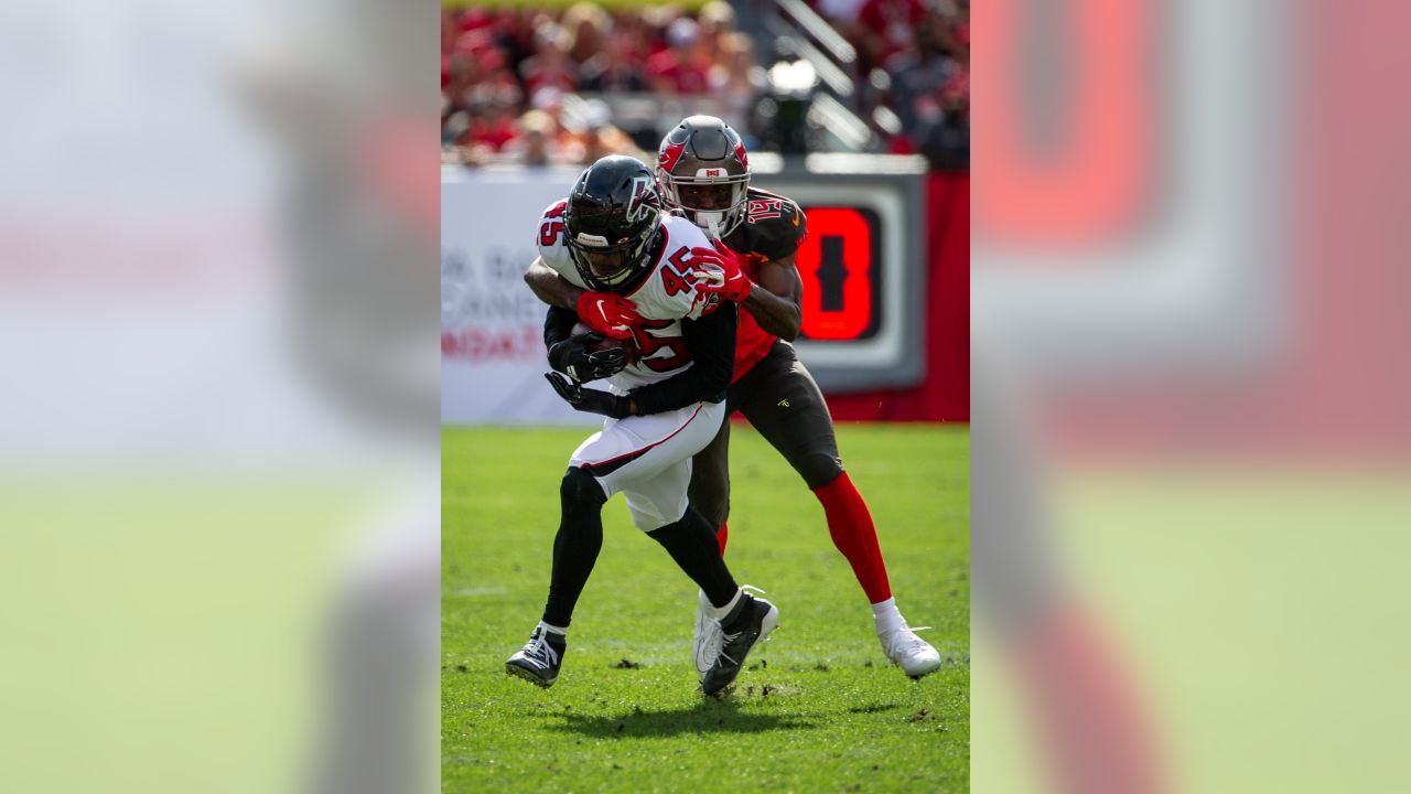 Deion Jones backs Falcons' Foye Oluokun promotion