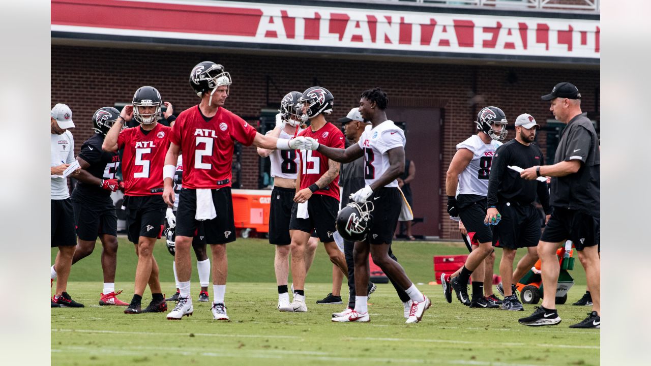 Deion Jones: 'getting back into the groove' at AT&T Training Camp