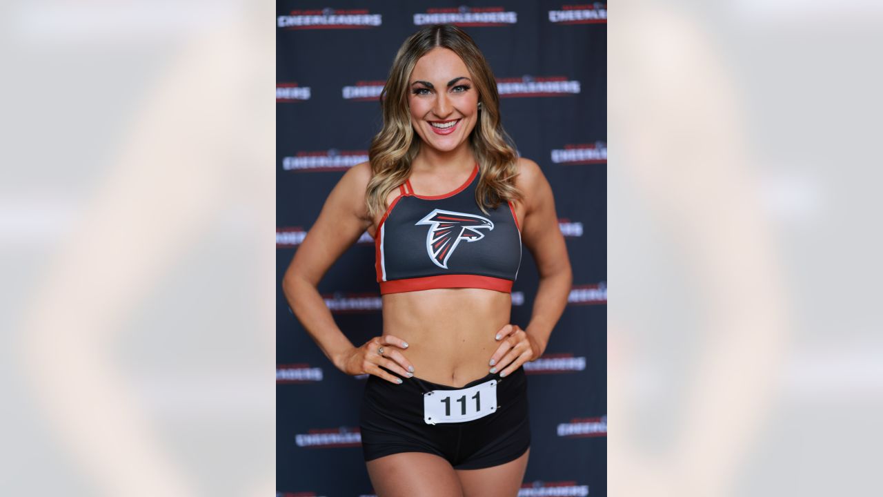 Going for Brooke, the Titans Cheerleaders Select Their Pro Bowler