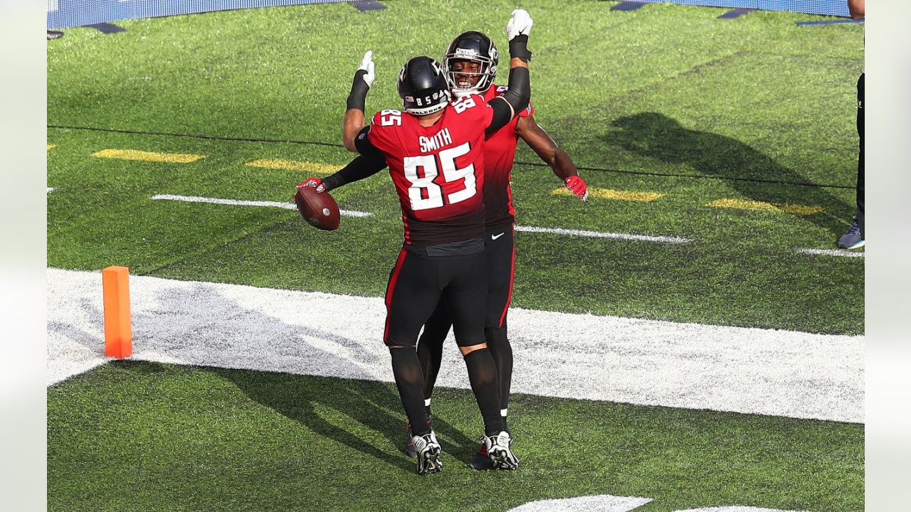 Atlanta Falcons defensive back Teez Tabor intercepts ball off New