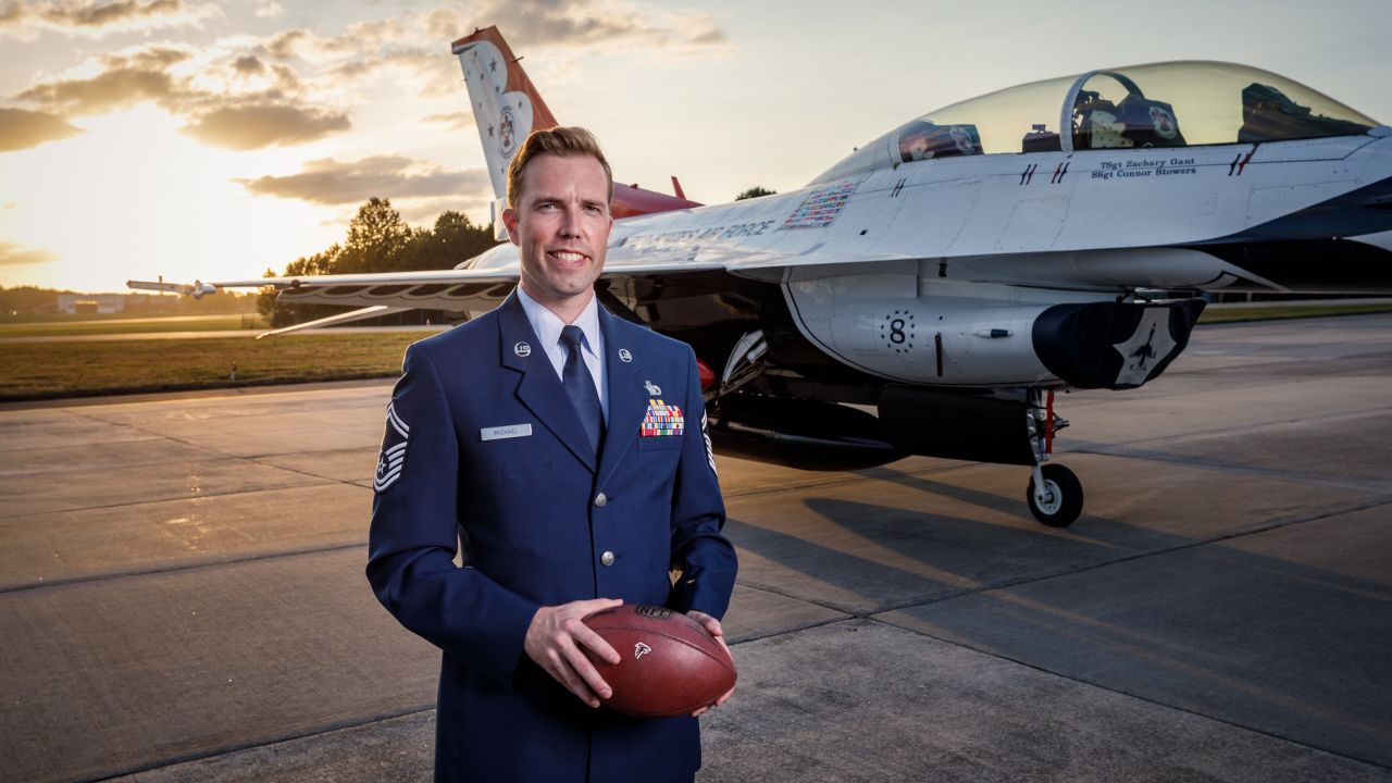 NFL Falcons visit Dobbins > Air Force Reserve Command > News Article