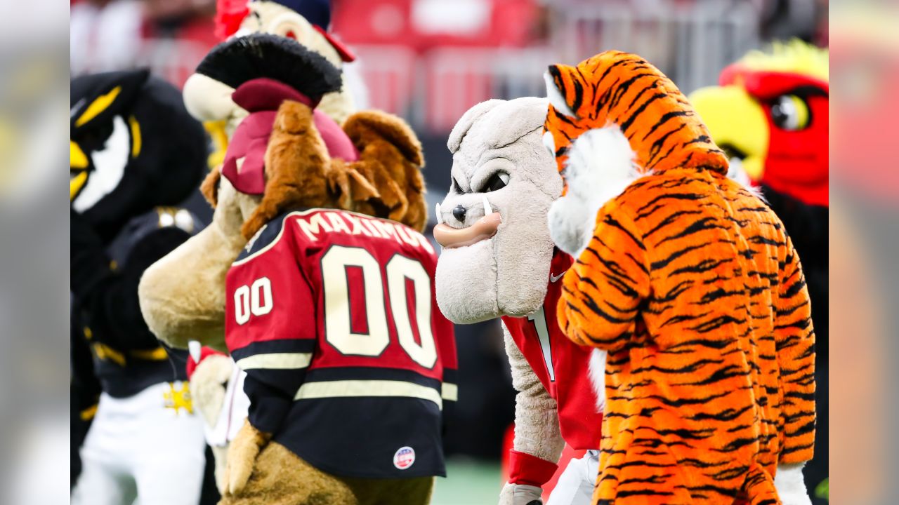 Pee Wees versus Mascots