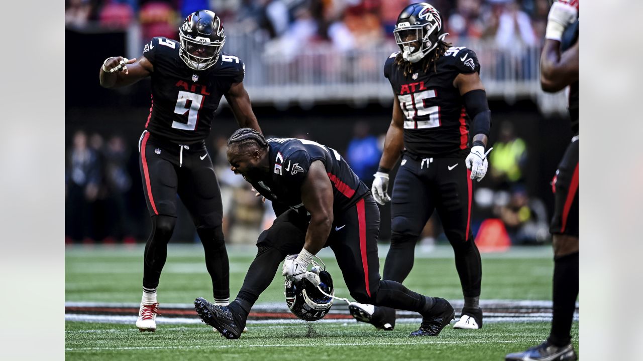 Atlanta Falcons Rookie Arnold Ebiketie Could 'Start Right Away' - Sports  Illustrated Atlanta Falcons News, Analysis and More