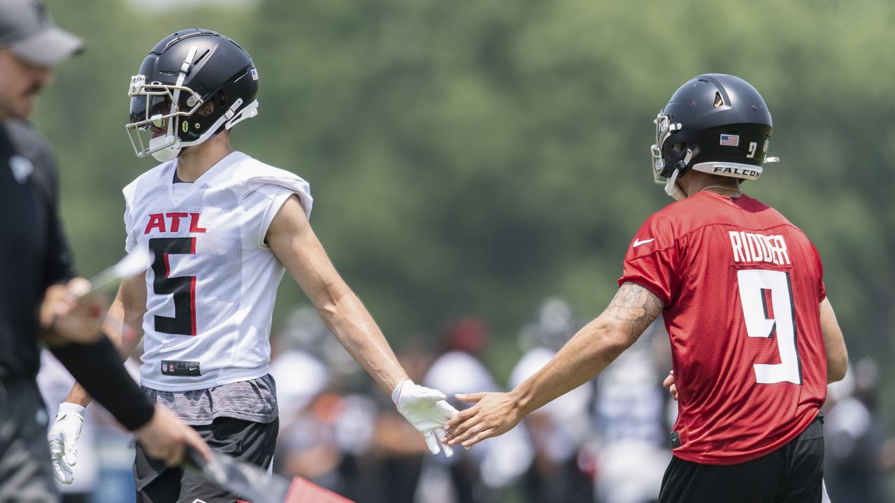 Extremely Intelligent': Atlanta Falcons LB Coach Raves Over Rookie Troy  Andersen - Sports Illustrated Atlanta Falcons News, Analysis and More