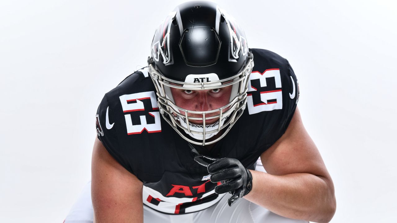 Atlanta Falcons guard Chris Lindstrom (63) on the sideline against