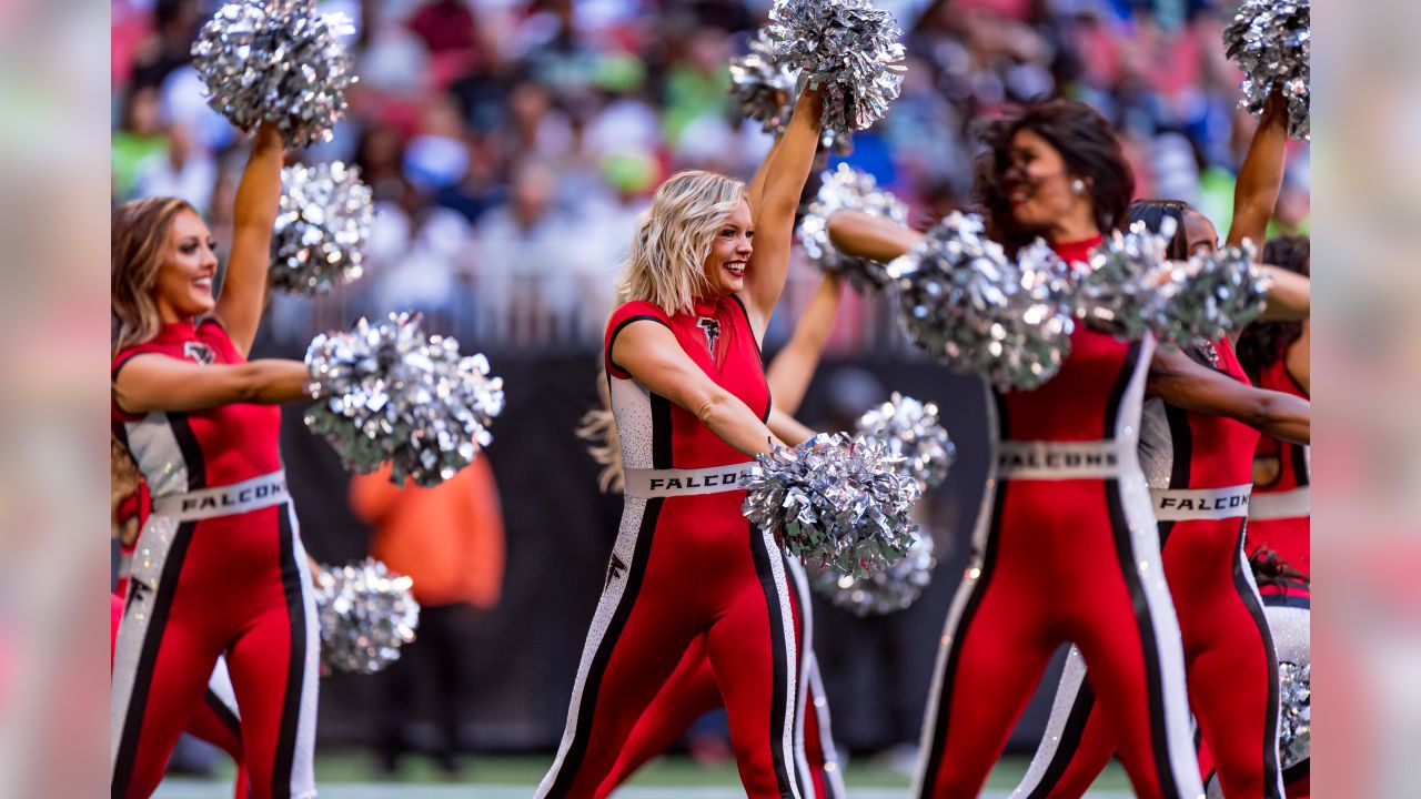 Patriots Cheerleaders vs. Seahawks Cheerleaders -- Who'd You Rather?!