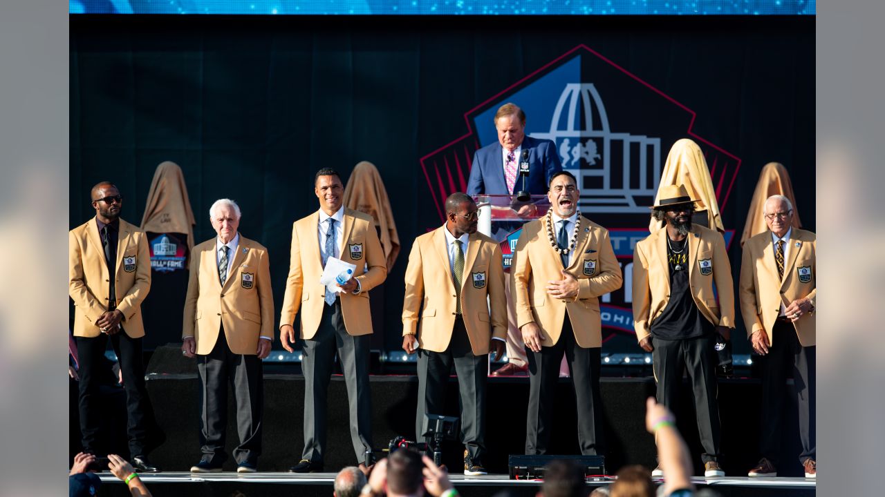 2,333 Pro Football Hall Of Fame Enshrinement Stock Photos, High-Res  Pictures, and Images - Getty Images