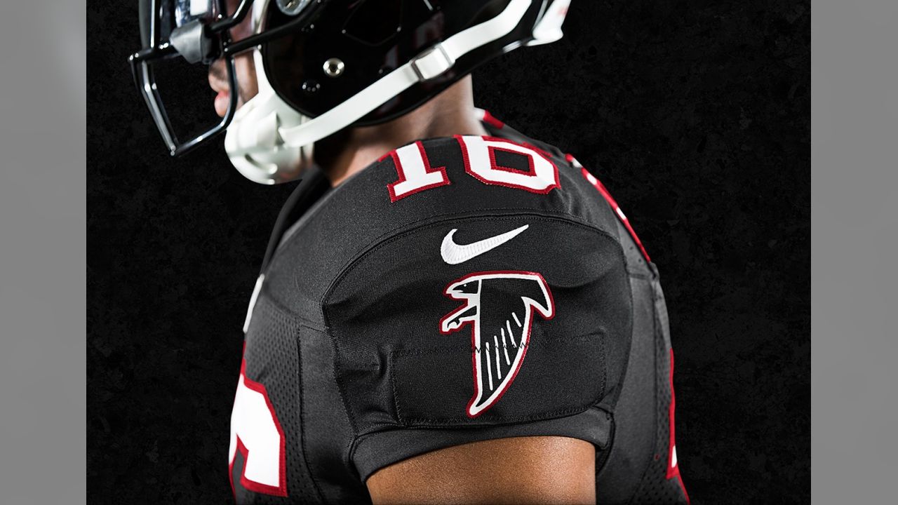 Atlanta Falcons mash up two eras of black uniforms with throwback look –  SportsLogos.Net News