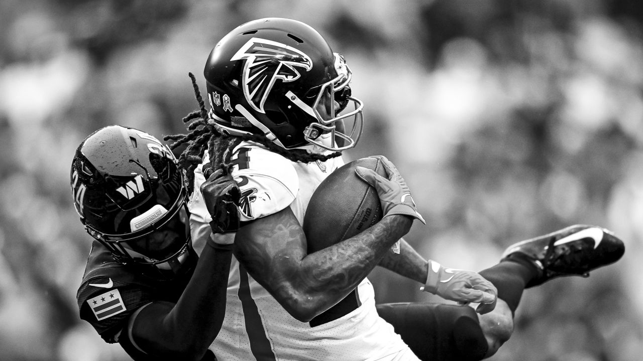 Atlanta Falcons cornerback Mike Ford (28) runs during an NFL football game  against the Washington Commanders, Sunday, November 27, 2022 in Landover.  (AP Photo/Daniel Kucin Jr Stock Photo - Alamy