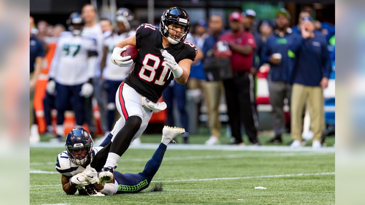 Atlanta Falcons tight end Austin Hooper (81) runs the ball after a