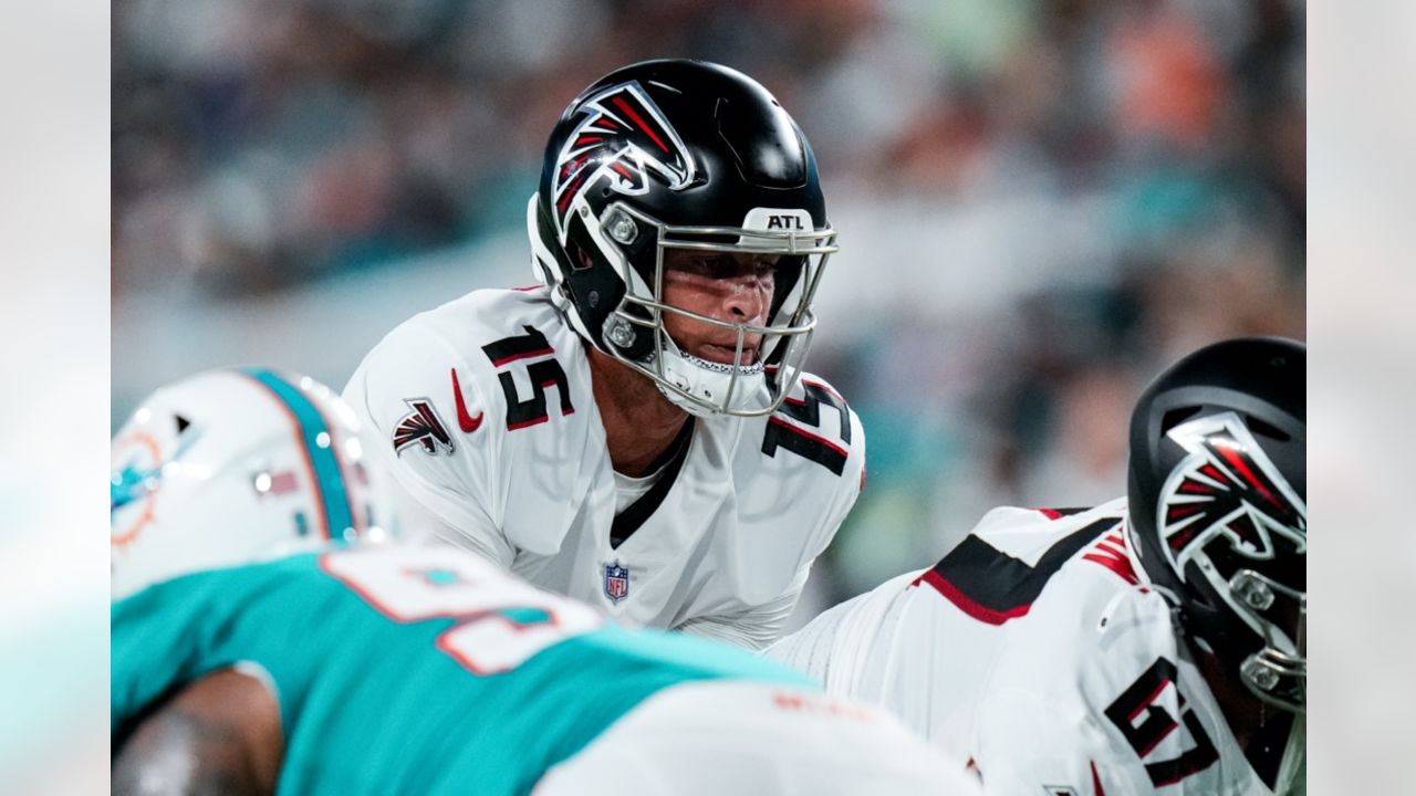 MIAMI GARDENS, FL - AUGUST 27: Philadelphia Eagles running back Jason  Huntley (32) runs for positive yardage during the game between the Philadelphia  Eagles and the Miami Dolphins, on Saturday, August 27