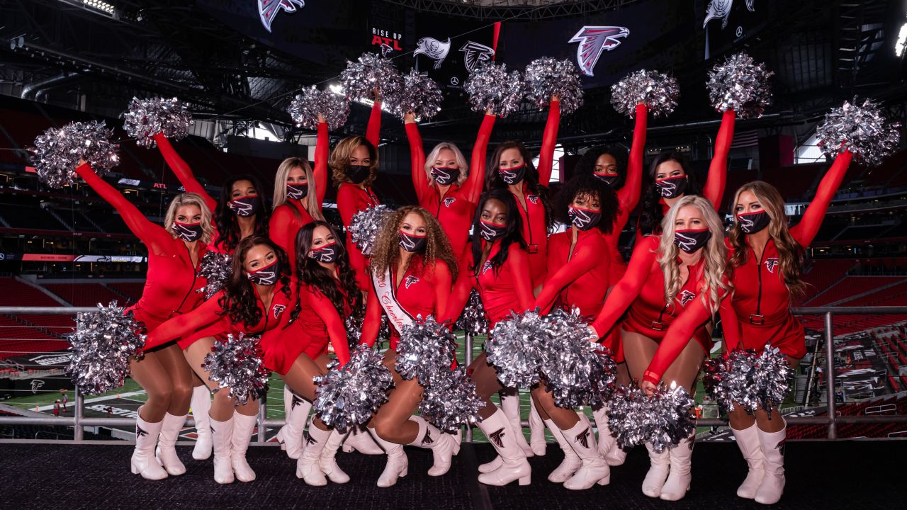 PHOTOS: Cheerleaders At The Buccaneers Game