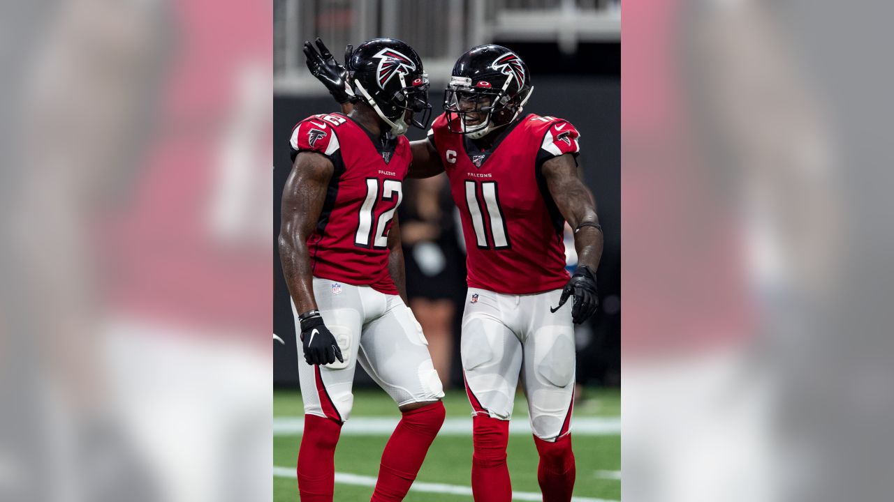 Atlanta Falcons wide receiver Julio Jones (11) celebrates his