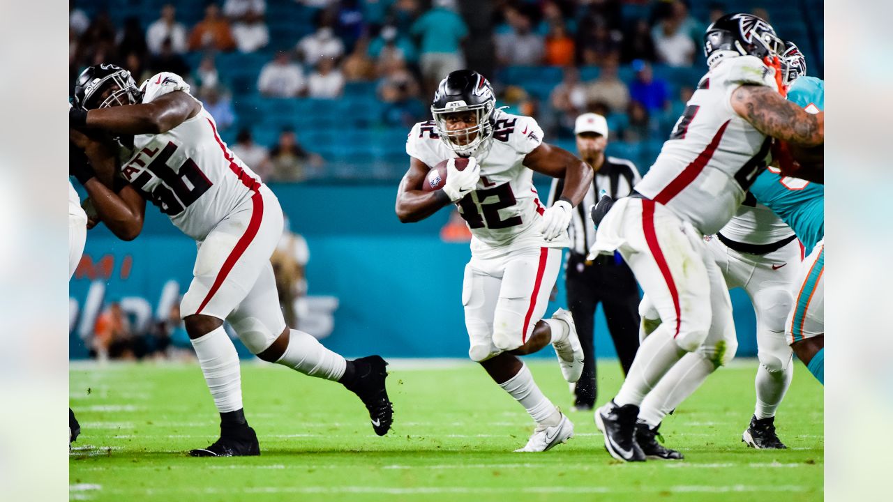 Huntley Rocks Comfortable Footwear After Ravens Practice