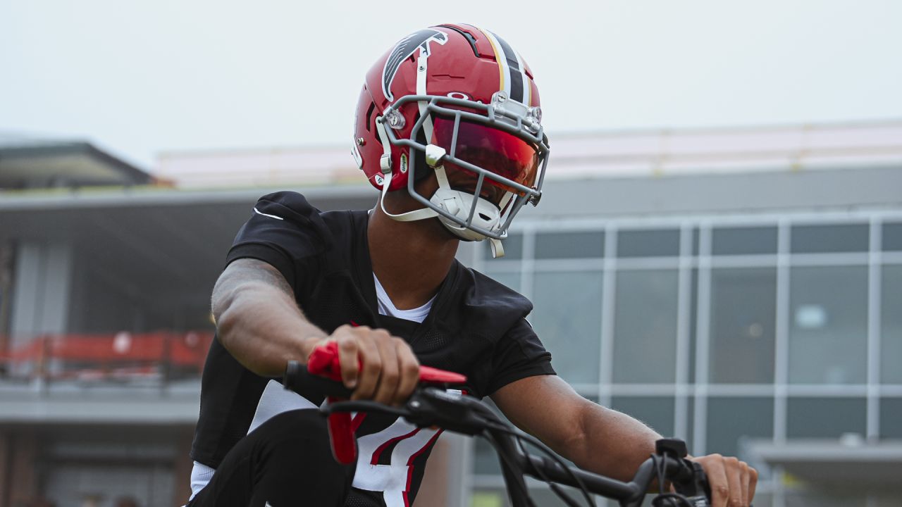 The #49ers have signed former Falcons CB Isaiah Oliver to a two-year deal,  per @mike_garafolo.