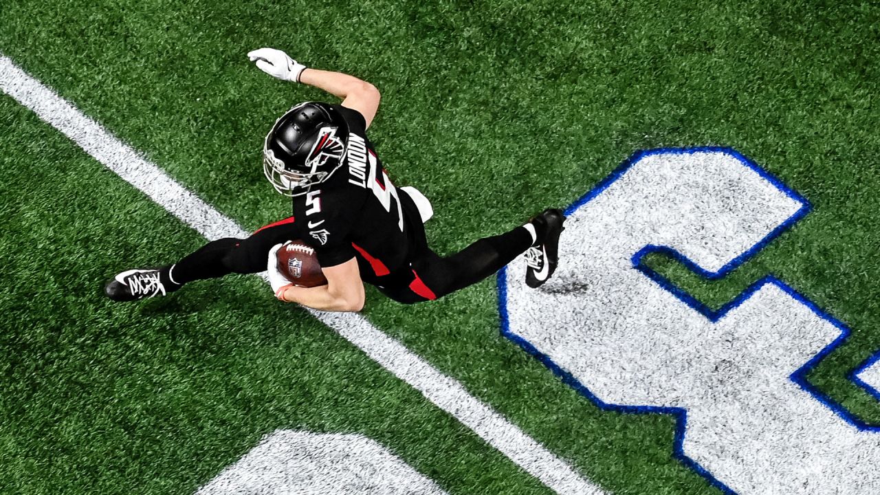 Atlanta Falcons wide receiver Drake London (5) lines up during the second  half of an NFL football game against the Los Angeles Chargers, Sunday, Nov.  6, 2022, in Atlanta. The Los Angeles