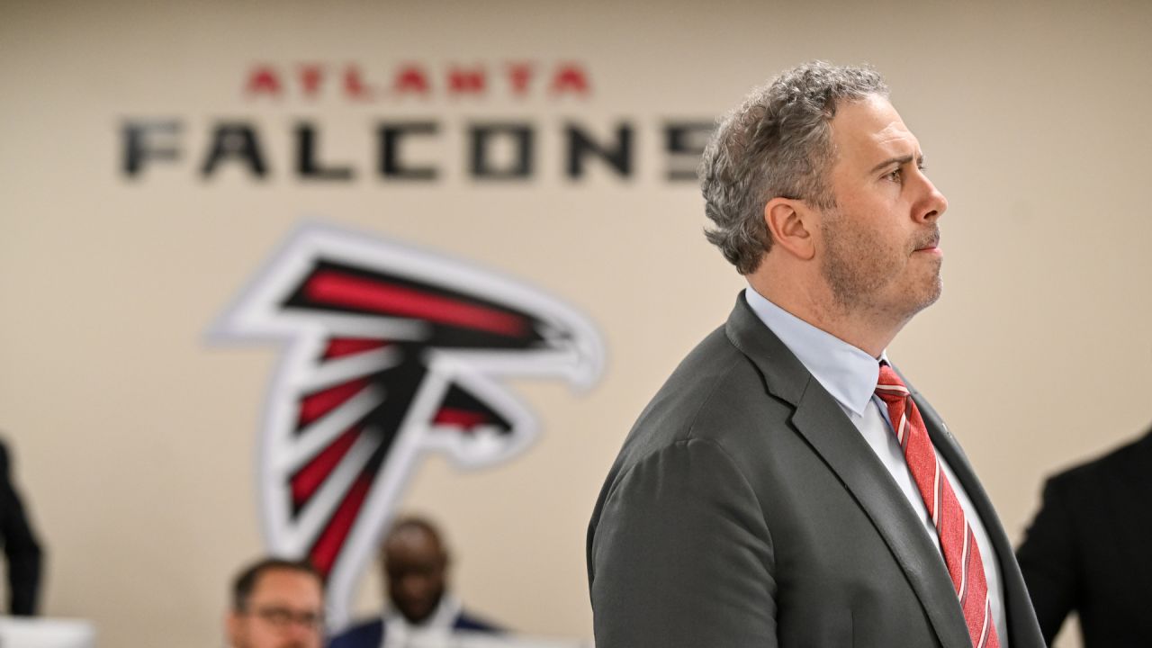 Atlanta Falcons - A peak inside the war room. 